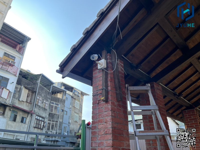 古蹟屋簷用木樁施作安裝IPCAM 攝影機