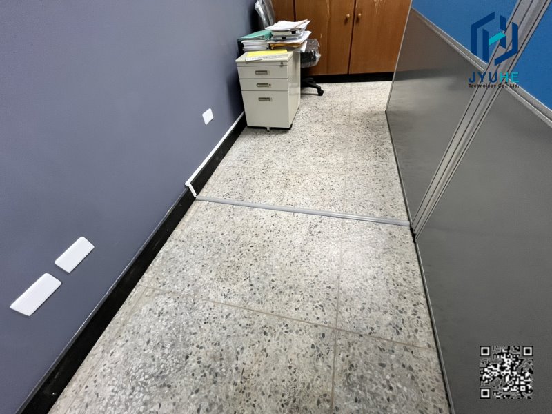 各區間地板加上弧型蓋板修飾 各區間地板加上弧型蓋板修飾