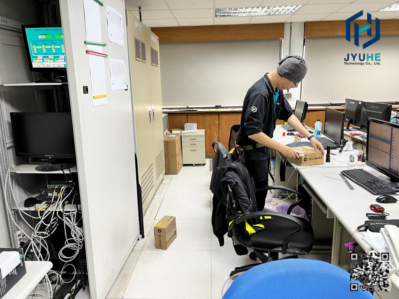 電話線路已就定位,現在進行安裝分機作業 電話線路已就定位,現在安裝分機作業