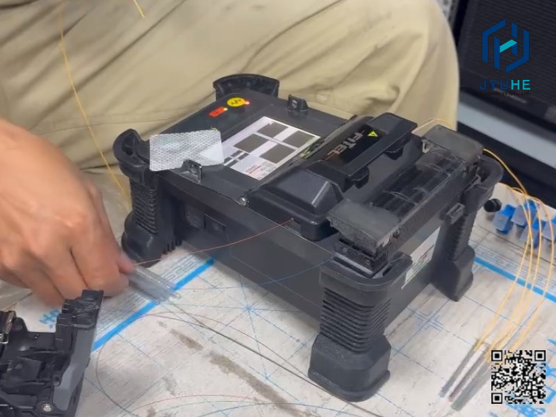 光纖與 IP CAM 監控機櫃安裝成果報告台中 豐原區-某科技機械生產公司光纖網路/監視系統及機櫃 光纖與 IP CAM 監控機櫃安裝成果報告台中 豐原區-某科技機械生產公司光纖網路/監視系統及機櫃